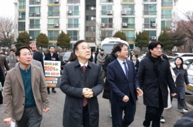 김윤덕 국토부 장관 공공만이 답 아니다…민간 정비사업 지원 시사