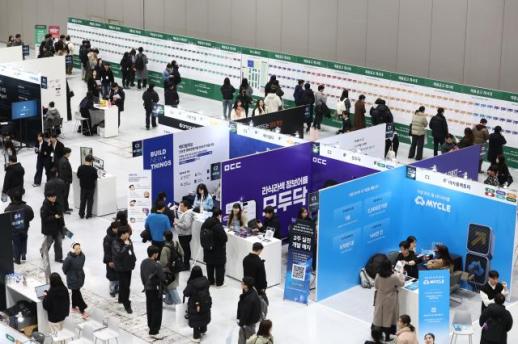 취업자 증가 폭 13개월만에 최소…실업률 2개월 연속 4%대