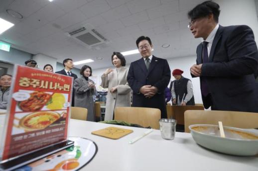 李, 설 앞두고 충북서 민생 행보…물가·사회 안전망 점검