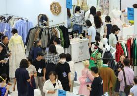 Lawmakers, Experts Seek Ways to Make Hanbok Part of Everyday Wear