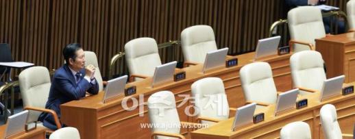 [포토] 생각에 잠긴 정청래 대표