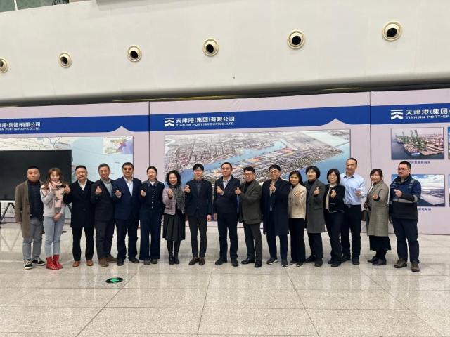 포항시는 지난 9일 중국 톈진국제크루즈모항 회의실에서 톈진크루즈요트협회와 크루즈 관광산업 활성화 및 영일만항 크루즈 기항을 위한 업무 협약을 체결했다 사진포항시