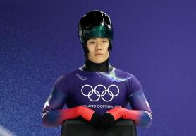 South Korea’s Jeong Seung-gi opens Olympic skeleton bid; women’s curling debuts vs. U.S.