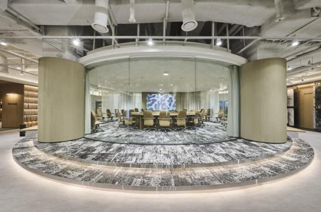 더 클렌체 갤러리The Klenze Gallery 내부에 조성된 원형 유리 구조의 시청각 미팅룸 사진KCC
