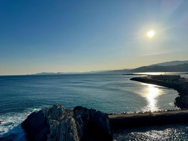 등기산 스카이워크에서 바라본 울진 바다 사진강상헌 기자