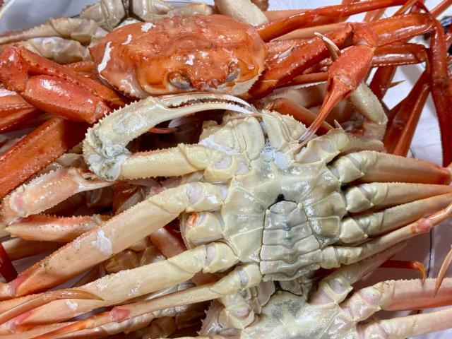 갓 쪄 나온 대게의 모습 사진강상헌 기자