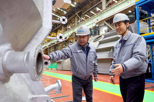 두산, 가스터빈·SMR·AI소재까지…박정원 회장, 핵심 사업 현장 드라이브