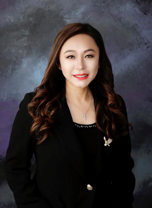 중국 스파이와 애인 관계였던 것으로 알려진 에일린 왕 아카디아 시장 사진아카디아시 홈페이지