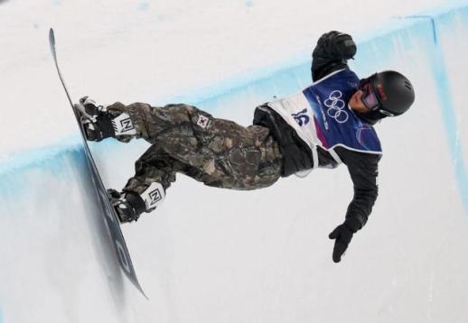 Teen snowboarder reaches mens halfpipe final