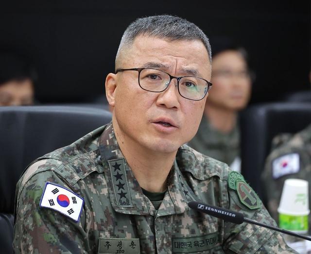 주성운 육군지상작전사령관이 지난해 10월 21일 경기도 용인 지상작전사령부에서 열린 국회 국방위원회 2025년 국정감사에서 의원 질의에 답변하고 있다 사진연합뉴스
