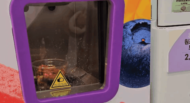 CU 과일 스무디 기계로 스무디를 만드는 모습 영상홍승완 기자