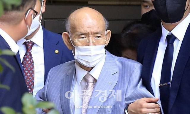 대법원이 12일 전두환 회고록에 쓴 518관련 내용이 허위이고 사실을 왜곡한 것이라며 출판금지 판결을 내렸다 사진인터넷