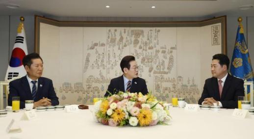 여야, 李 오찬 취소 공방...작태에 경악 vs 등 뒤에 칼 숨겨(종합)