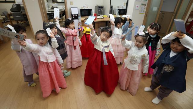 韩国春节红包"涨价"  压岁钱成头号负担