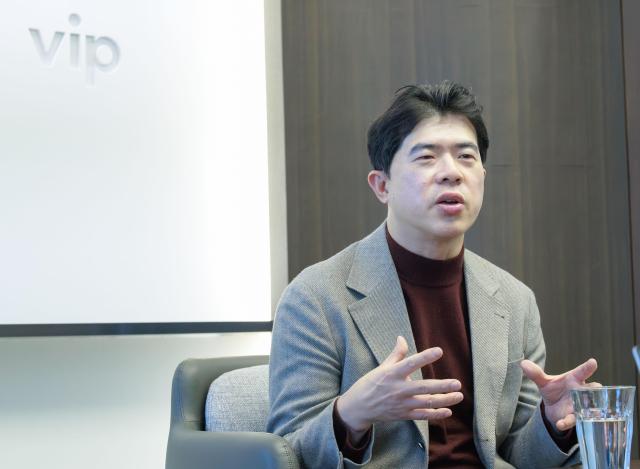 김민국 VIP자산운용 대표이사가 지난 9일 서울 서초구 VIP자산운용 사옥에서 아주경제와 인터뷰를 하고 있다 사진유대길 기자