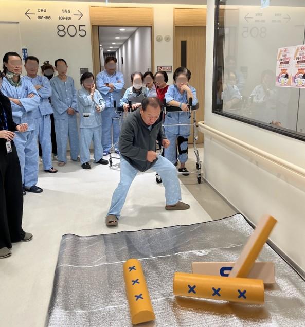 Patients at Jaseng Korean Medicine Hospital in Busan take part in a Lunar New Year yutnori game event