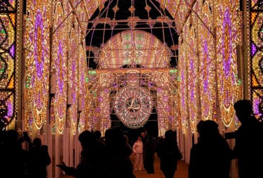 Southern Seoul bathed under Lotte Luminarie 