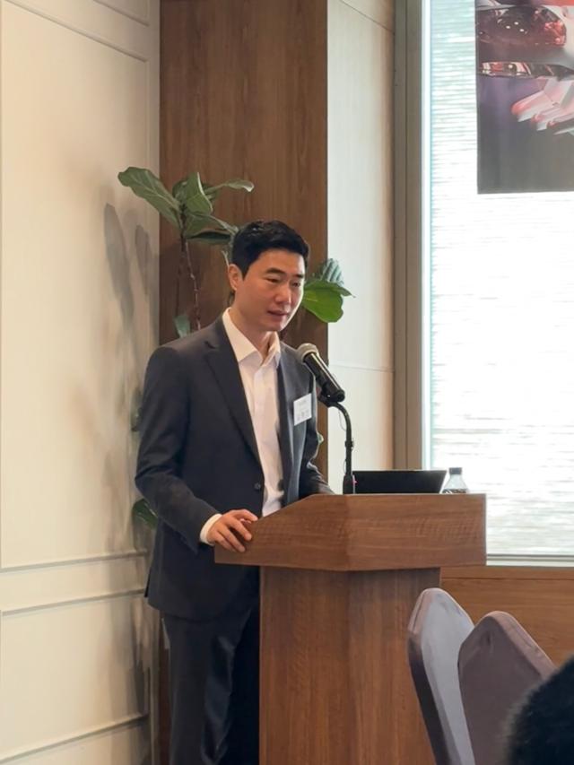 12일 열린 기자간담회에서 김명진 액스비스 대표이사가 기업 비전에 대해 설명하고 있다 사진고혜영 기자