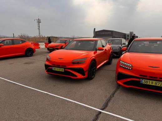 [시승기] 고성능과 일상의 균형…제네시스 GV60 마그마 타보니