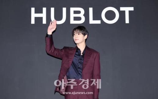 [포토] 정국, 팬들 향해 손인사