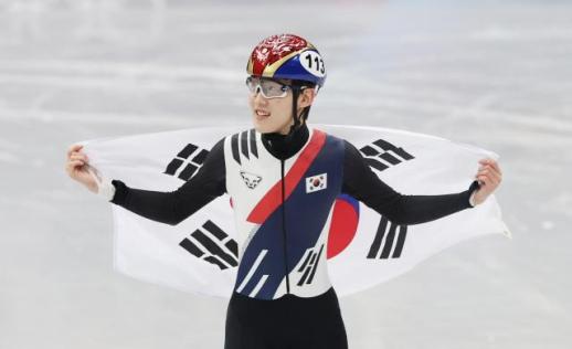 Teen skater comes from behind to win bronze in mens short-track speed skating