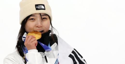 [포토] 한국 설상 첫 금메달 획득한 최가온