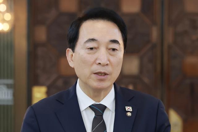 박수현 더불어민주당 수석대변인이 지난 10일 국회에서 조국혁신당과의 합당 논의를 주제로 열린 비공개 의원총회를 마치고 논의 내용을 브리핑하고 있다 사진연합뉴스