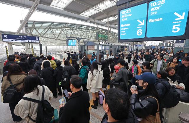 KTX platform at Seoul Station packed with home-bound passengers ahead of the Lunar New Years holiday weekend on Feb 13 2026 Yonhap