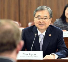 FM meets USFK commander at Camp Humphreys