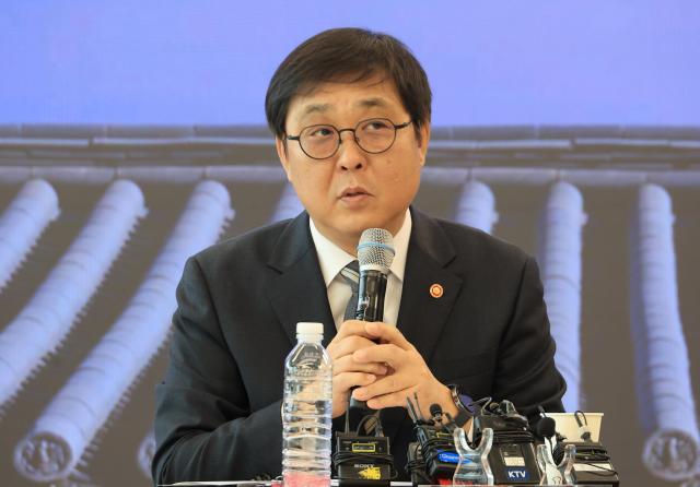 Minister Chae Hwi-young of the Ministry of Culture, Sports and Tourism holds a press briefing at the Modu Art Theater in Chungjeongno, Seoul, on Feb. 12, 2026. Yonhap