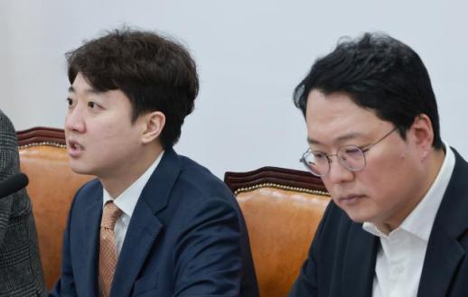 靑 李, 부동산 카드 준비는 하되, 당장 안 쓴다