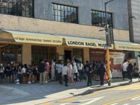 Popular bakery chain slapped with over 800 million won in fines for labor violations