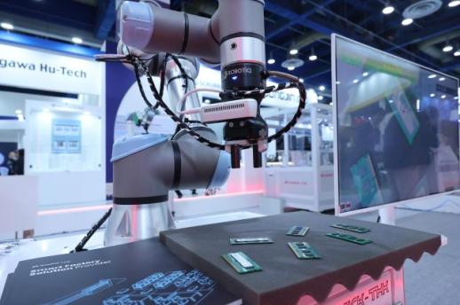 Chip-led export price gains more than offset Koreas import inflation in Jan