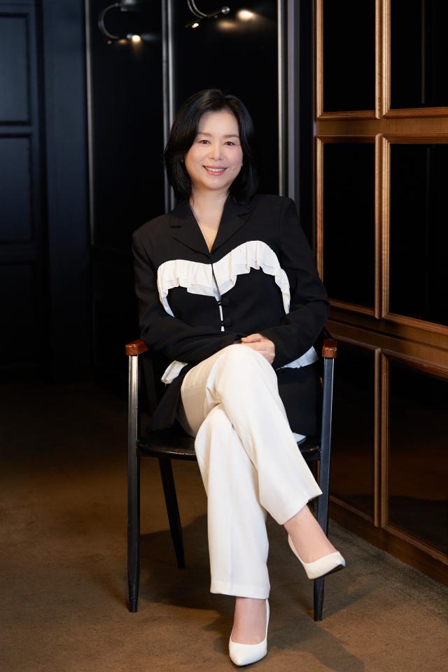 영화 넘버원 배우 사진주바이포엠스튜디오