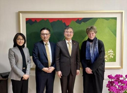 靑 李, 부동산 카드 준비는 하되, 당장 안 쓴다