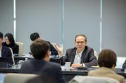 王의 귀환, 서울의 시간…BTS 광화문 공연, 세계 젊음시장을 흔들다