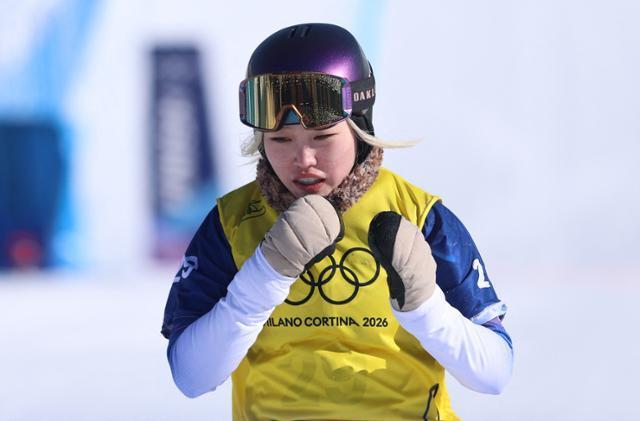 한국 선수 중 최초로 동계 올림픽 스노보드 크로스 종목에 출전한 우수빈한국체대이 16강 진출에 실패했다 사진연합뉴스·로이터