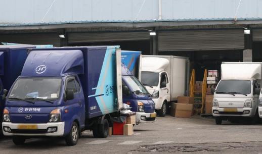 택배는 멈춰도, 이커머스는 달린다...설 연휴에도 플랫폼 배송 전쟁