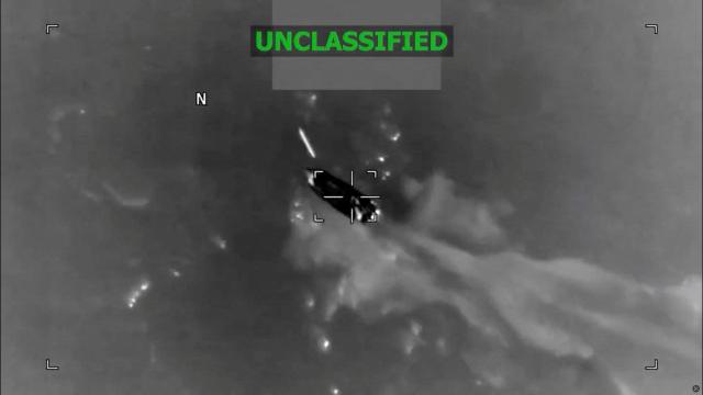 미군 남부사령부가 공개한 13일 카리브해 마약 운반 의심 선박 공격 당시의 모습 사진연합뉴스