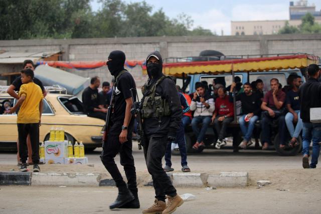 가자지구 중부 누세이라트 난민캠프에 배치된 하마스 무장 대원들 사진AFP연합뉴스