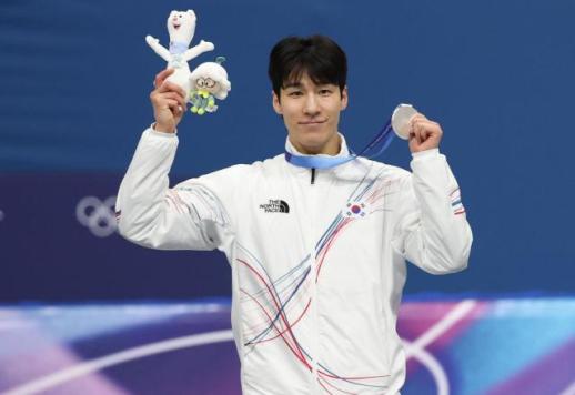 [포토] 은메달 든 황대헌