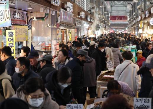 설 명절 앞두고 먹거리 물가 고공행진…정부 할인전 펼쳐