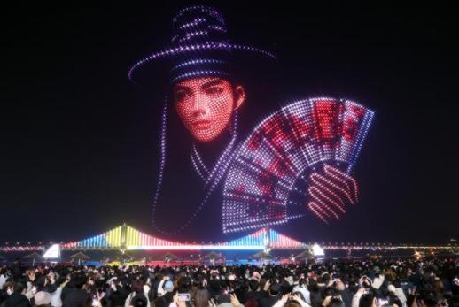 釜山广安里海水浴场上演新年无人机秀