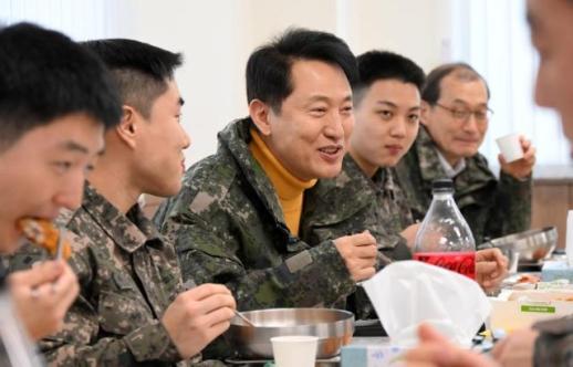오세훈 서울시장, 설 맞아 1방공여단 방공진지 방문