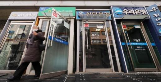 South Korean financial stocks lead market gains in February