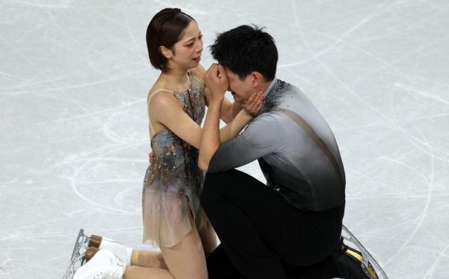 연기를 마친 뒤 감격스러워하는 미우라 리쿠왼쪽와 기하라 류이치 사진EPA·연합뉴스