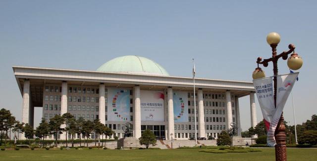 10곳 중 4곳은 상여금 없다는데… 국회의원은 설에 439만원