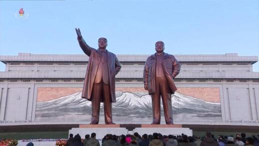 김정은, 김정일 생일 금수산궁전 참배 불참