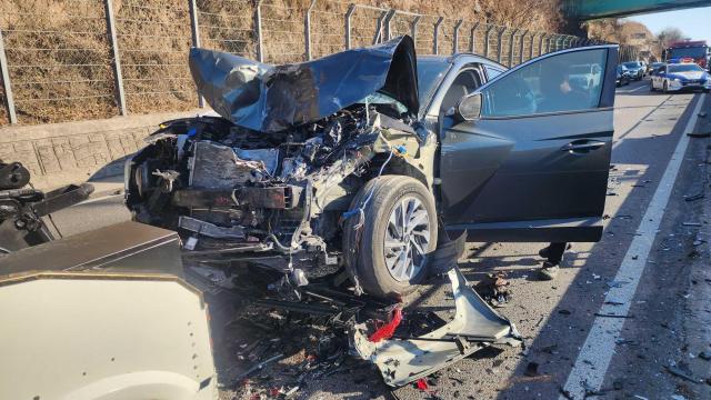 원주 흥업면 사제리 추돌사고 차량 사진강원특별자치도 소방본부 제공·연합뉴스