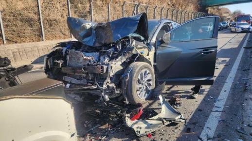 설날 강원 곳곳 차량 연쇄 추돌로 12명 부상